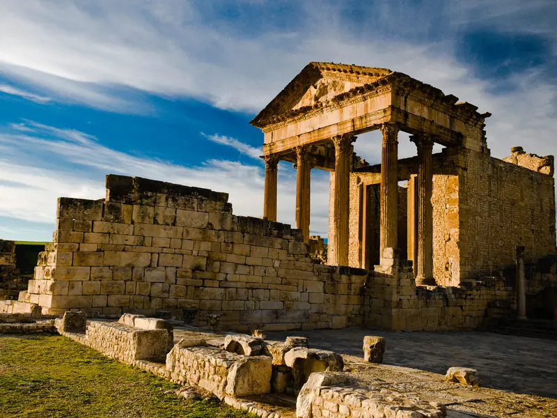 Dougga — il capitolium e il foro